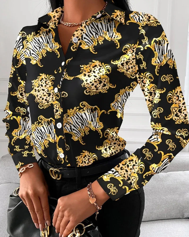 Retro-inspired blouse with timeless elegance for women