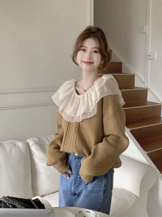 Adeline - sweater with ruffles