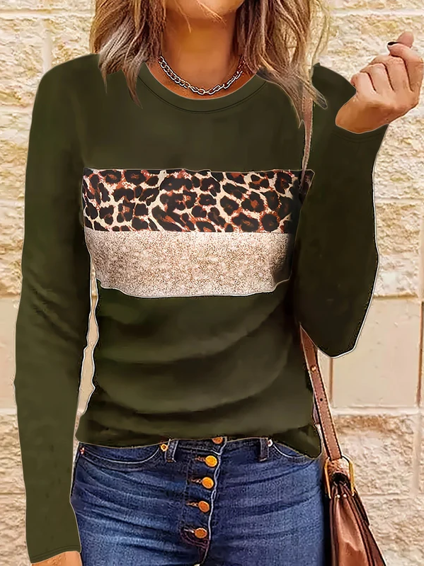 Emmi - the chic long-sleeved shirt with leopard print