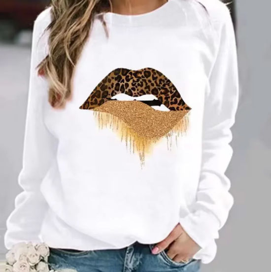 Halia - cotton jumper with lip print