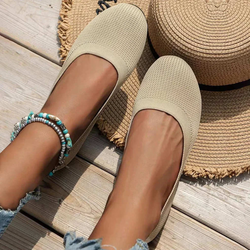 Fashionable minimalist shoes for women