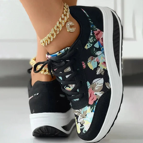 Lovisa – canvas shoes with floral pattern