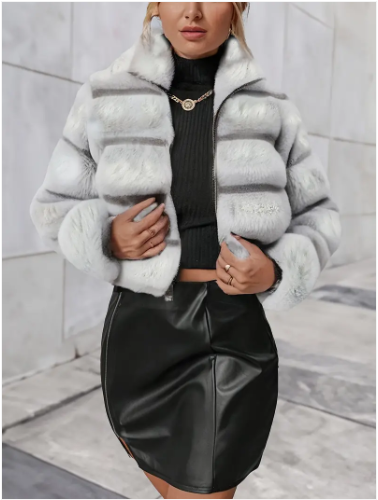 Alejandra - jacket in faux fur with zip fastening