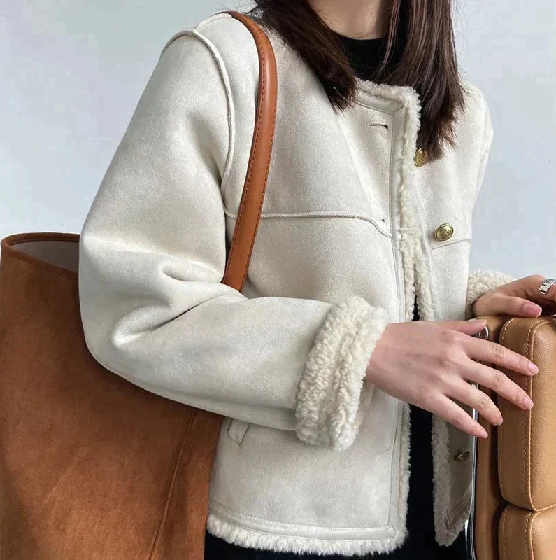 Suede women's jacket with an elegant fit