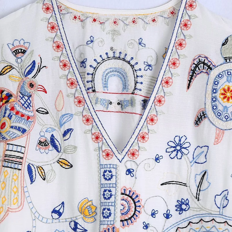 Bianca - long sleeve shirt with v-neck and embroidery