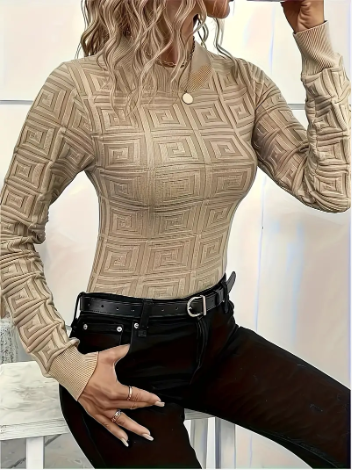 Holga – elegant knitted top with pattern