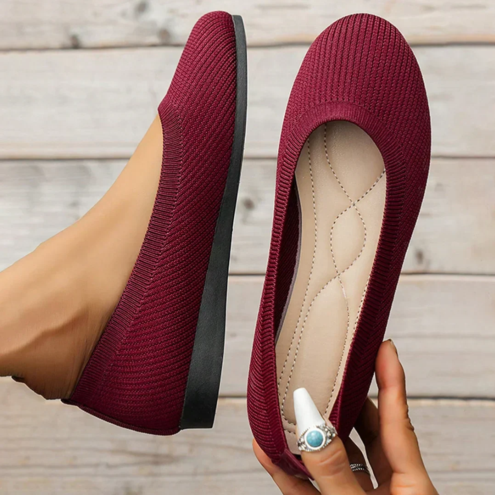 Fashionable minimalist shoes for women
