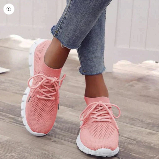 Levi - fashionable women's shoes with ergonomic footbed