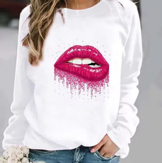 Halia - cotton jumper with lip print