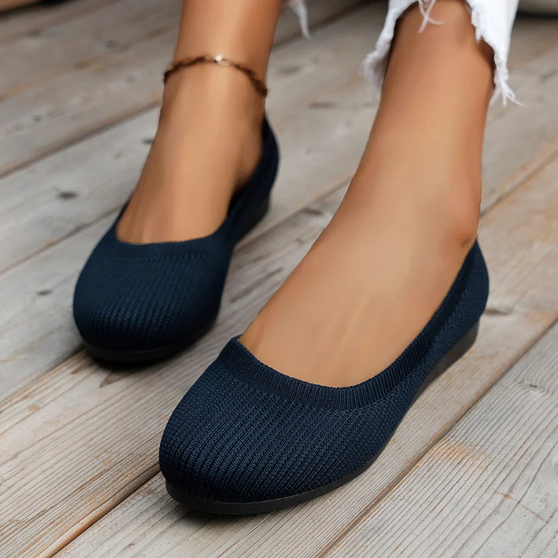 Fashionable minimalist shoes for women