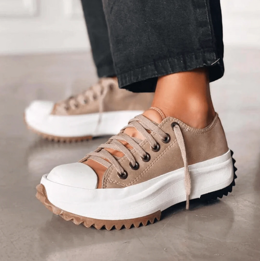 Platform sneakers with modern details for women