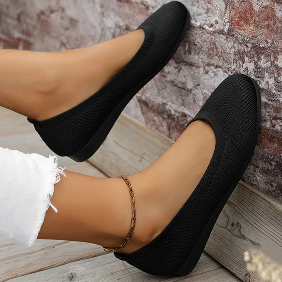Fashionable minimalist shoes for women