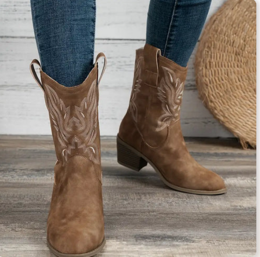 Loree | enhance every step with stylish comfort