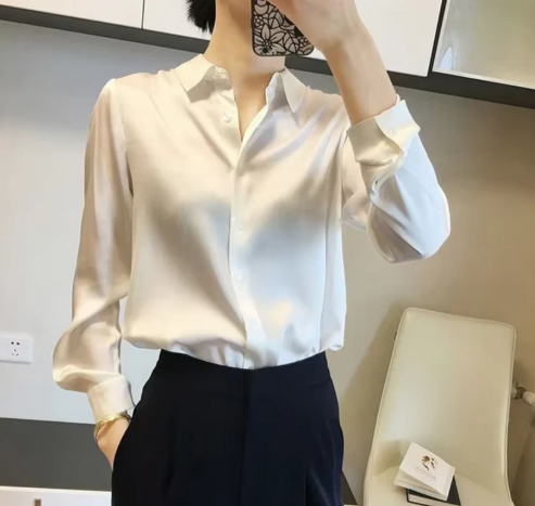 Paige – elegant satin blouse