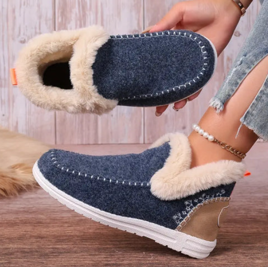 Lieselotte-immerse-in-cozy-elegance