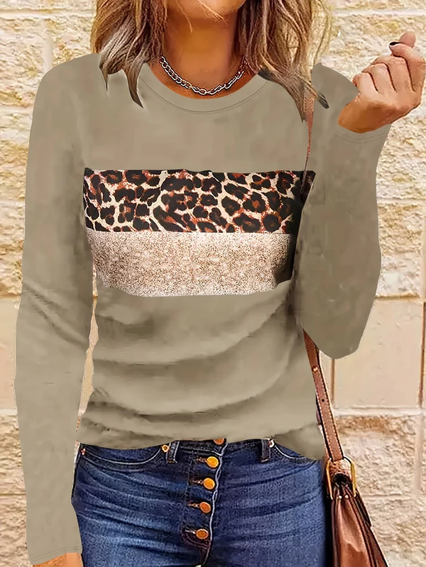 Emmi - the chic long-sleeved shirt with leopard print