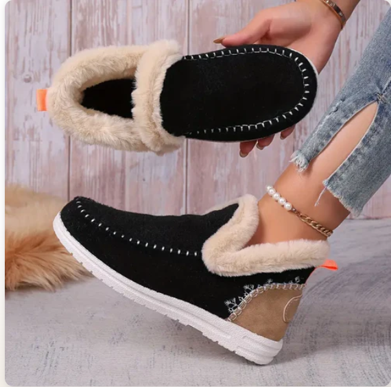 Lieselotte-immerse-in-cozy-elegance