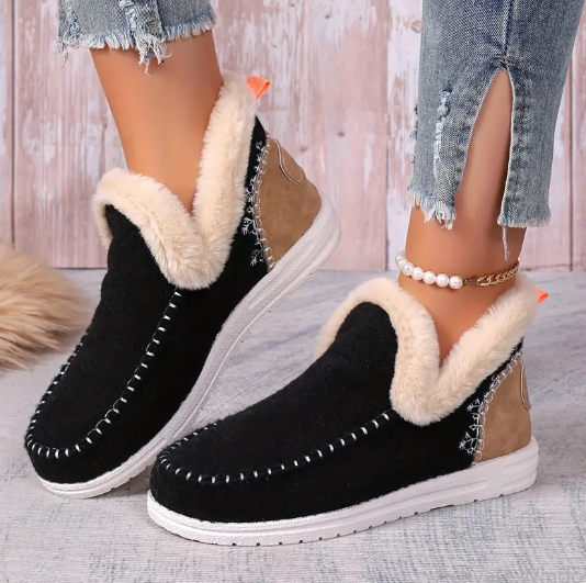 Lieselotte-immerse-in-cozy-elegance