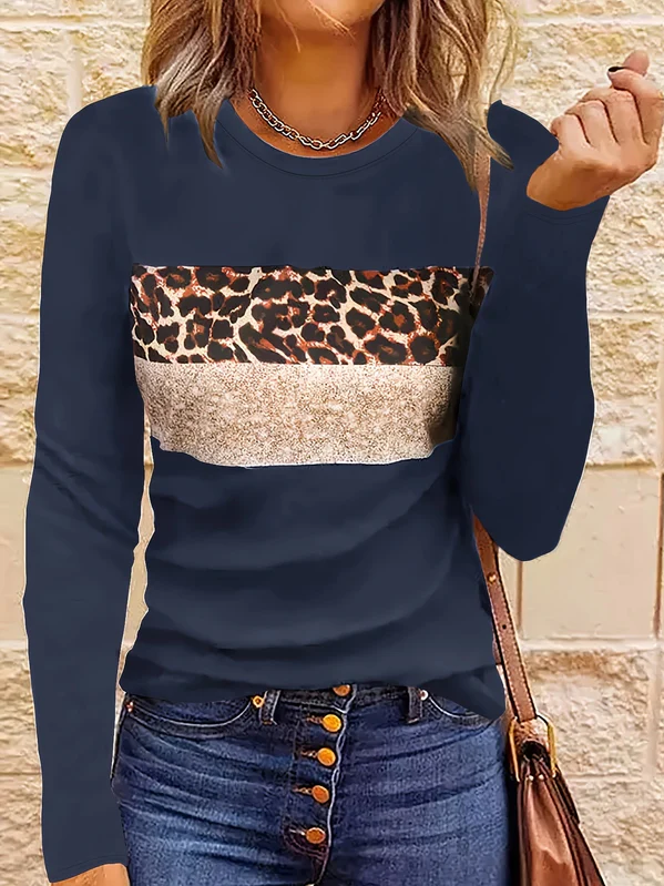 Emmi - the chic long-sleeved shirt with leopard print