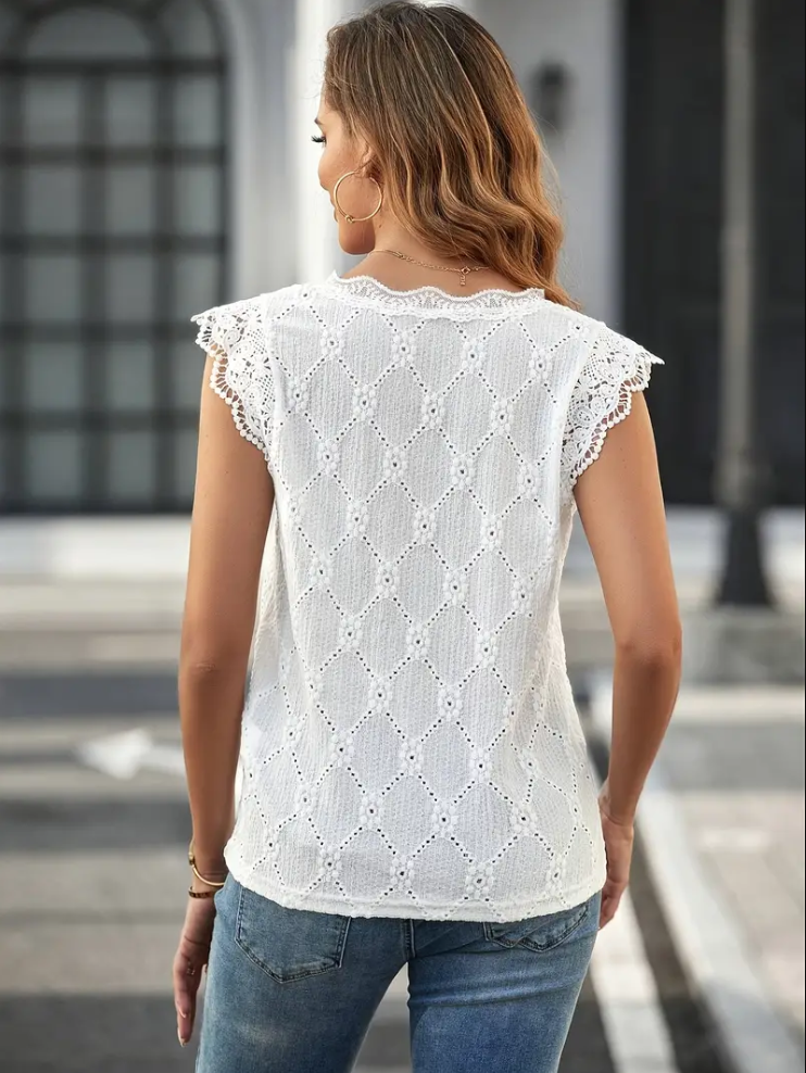 Petra – top with v-neck and embroidery