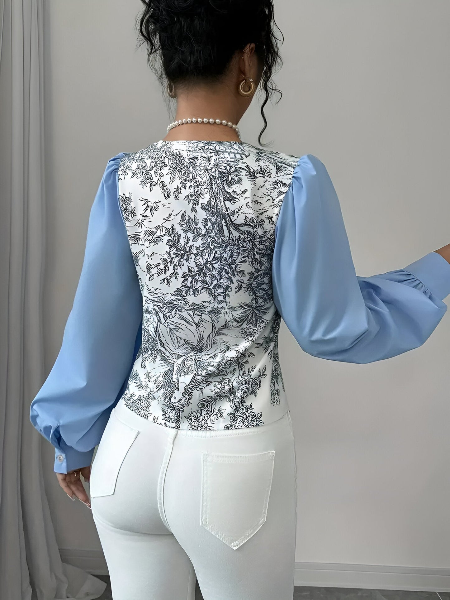 Rosalin | blouse with v-neck and lantern sleeves in a floral print