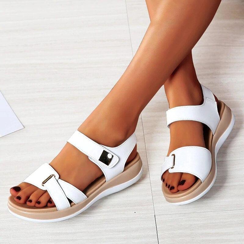 Fashionable flat sandals for women
