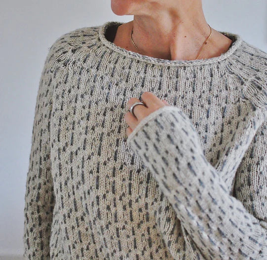 Louisa - chic gray sweater with round neckline