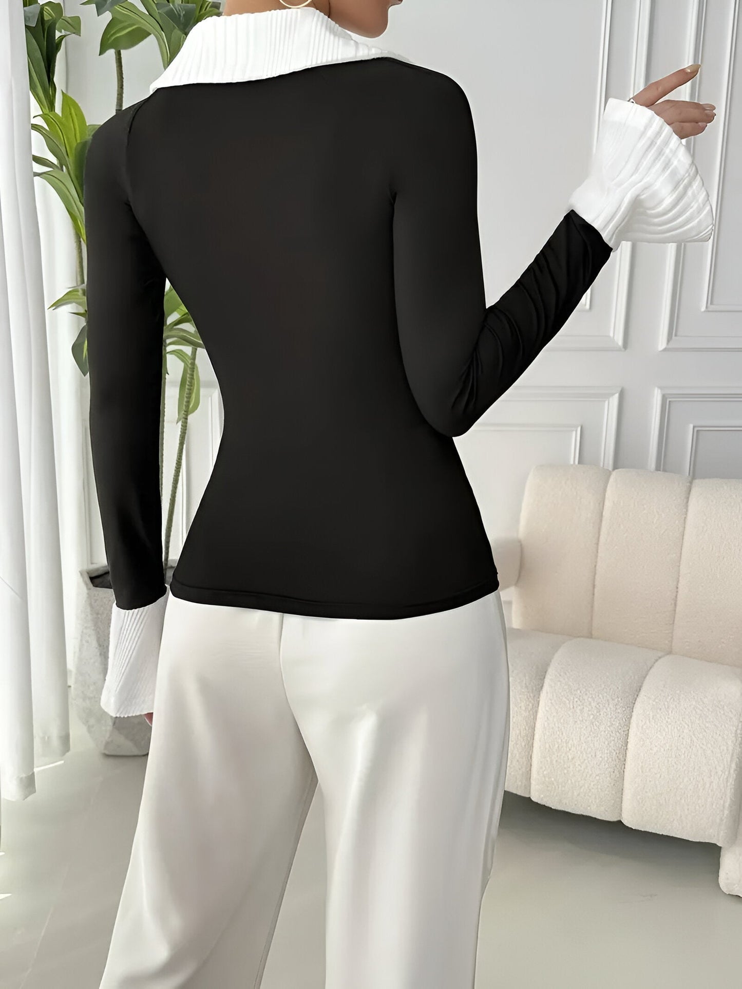 Niki | stylish t-shirt with contrasting collar