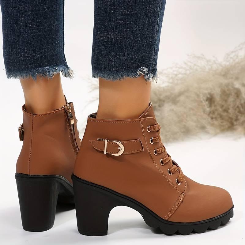 Casual boots with zipper and heel for women