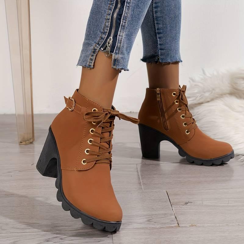Casual boots with zipper and heel for women