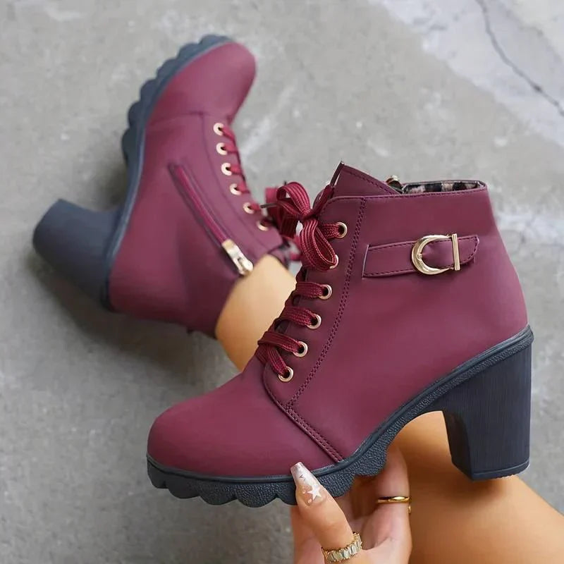 Casual boots with zipper and heel for women