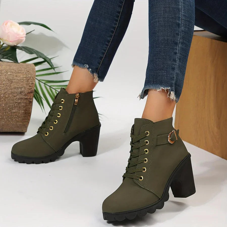 Casual boots with zipper and heel for women