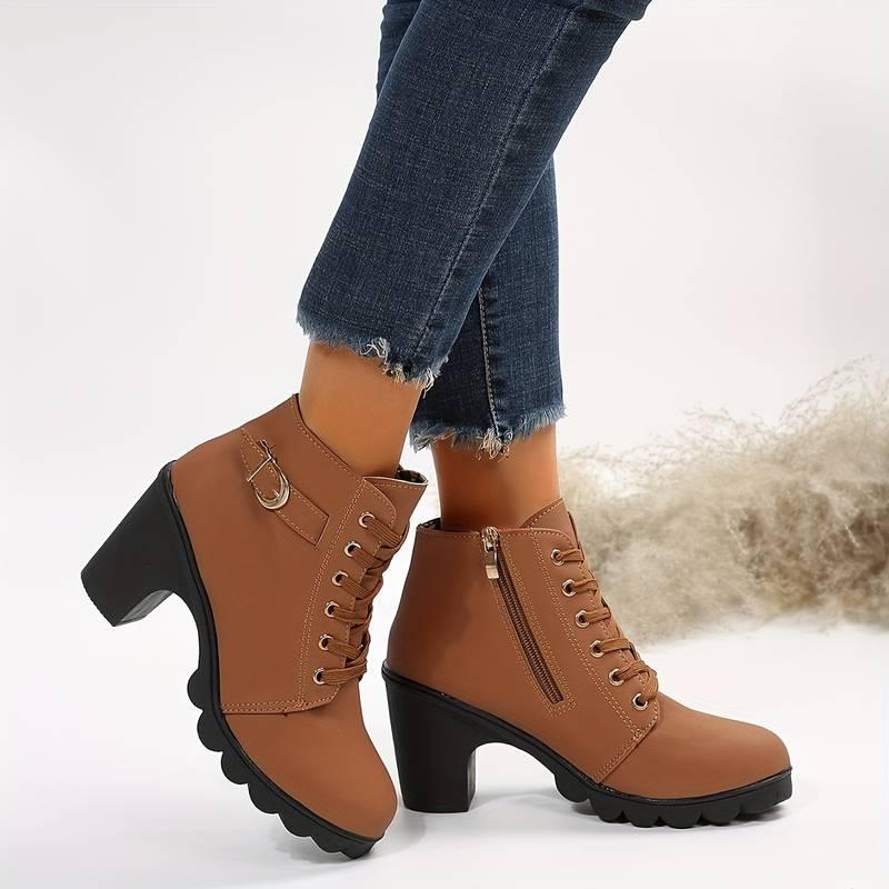 Casual boots with zipper and heel for women