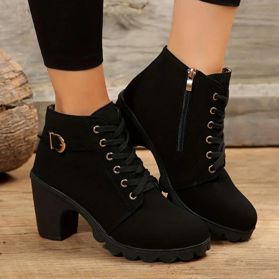 Casual boots with zipper and heel for women